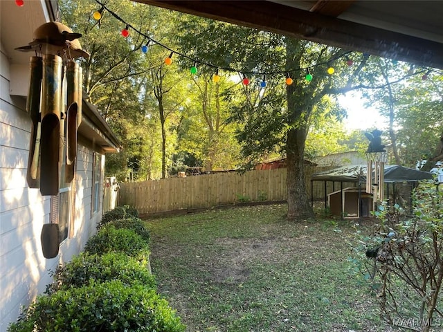 view of yard featuring a fenced backyard