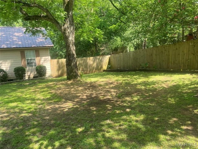 view of yard featuring a fenced backyard