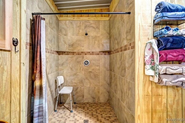 bathroom featuring curtained shower