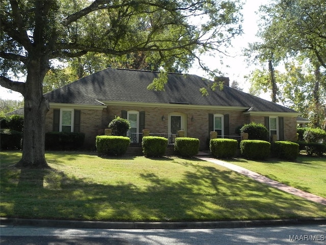 single story home with a front lawn