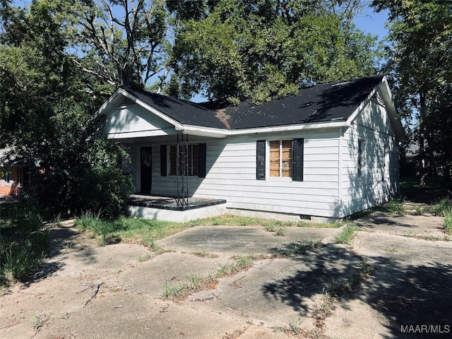 view of front facade with a porch