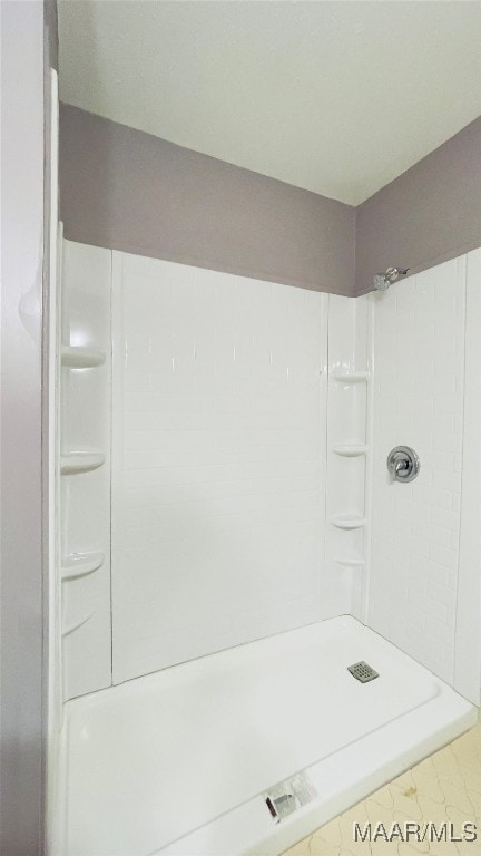 bathroom with tiled shower