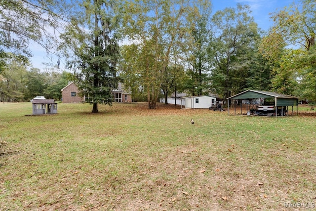 view of yard featuring a shed and a carport