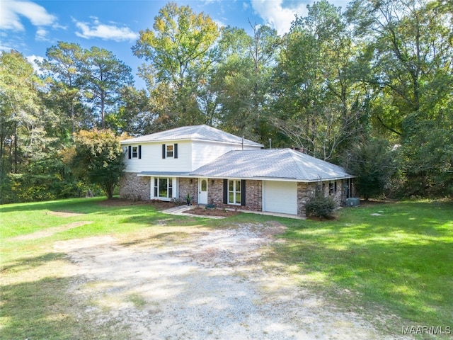 view of front of house featuring a front yard