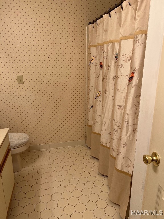 full bathroom with vanity, toilet, and shower / bathtub combination with curtain