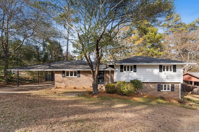 view of front of property with a carport and a front yard