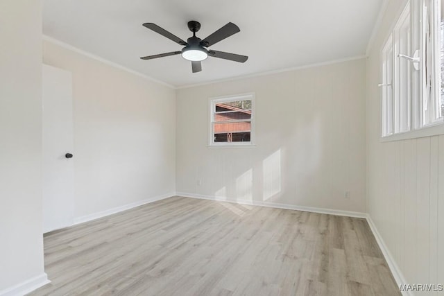 empty room featuring crown molding, light hardwood / wood-style floors, and ceiling fan