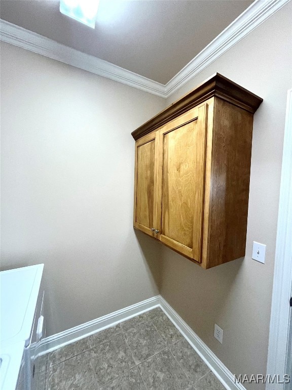 room details featuring ornamental molding