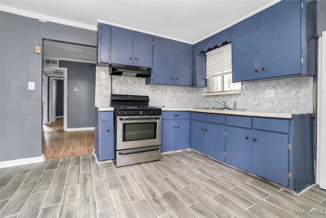 kitchen featuring blue cabinetry, light hardwood / wood-style floors, gas range, and sink