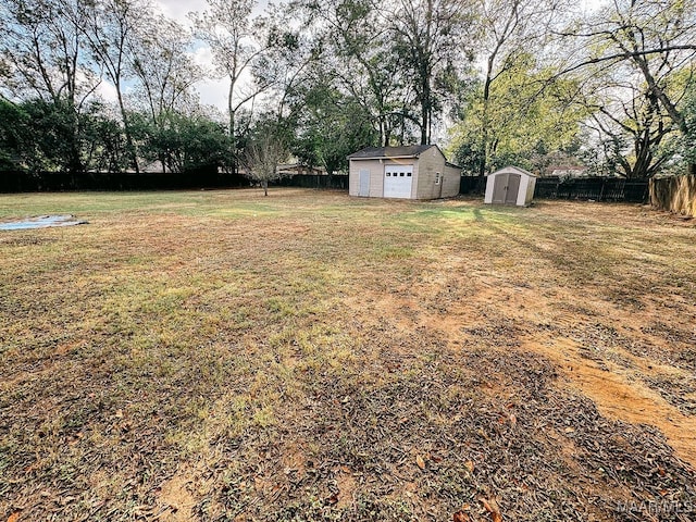 view of yard with a storage unit