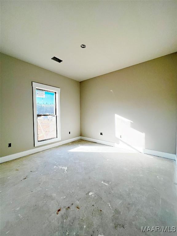 spare room featuring concrete floors