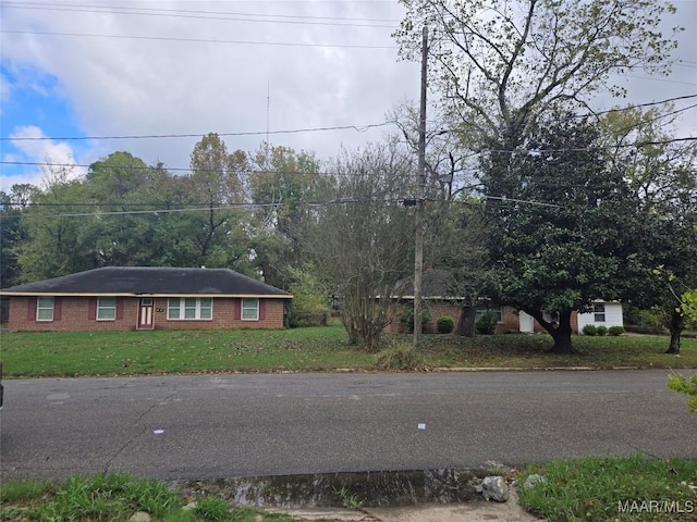 view of front of property with a front yard