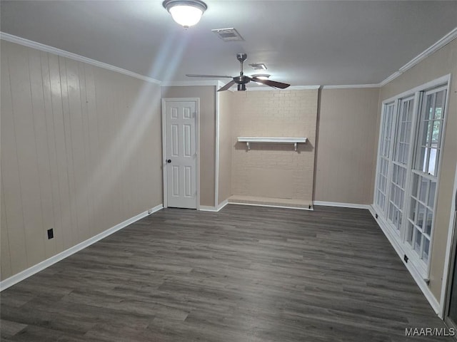 empty room featuring dark wood-type flooring, ornamental molding, and ceiling fan