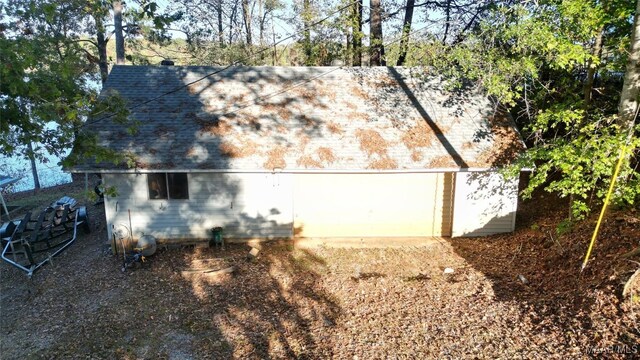 983 Lake Haven Dr, Deatsville, AL 36022 - view of side of home featuring roof with shingles
