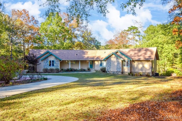 171 Griffith Ln, Tallassee, AL 36078 - ranch-style house featuring a front lawn