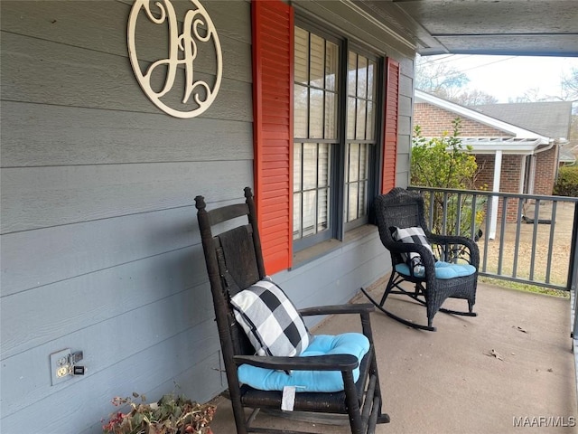 balcony featuring covered porch