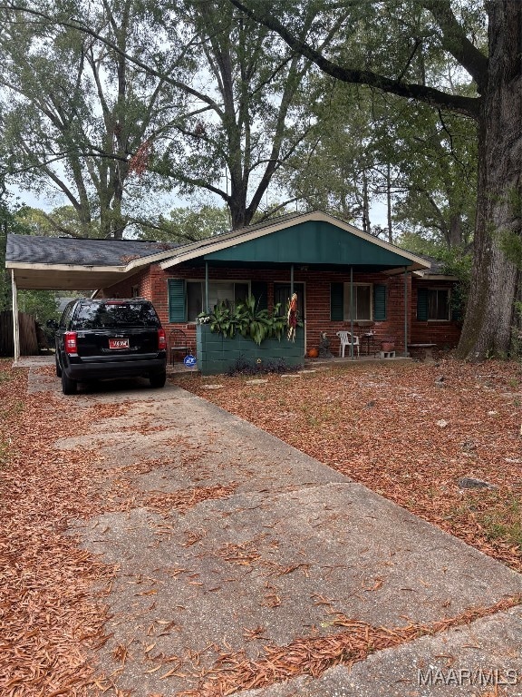 single story home with covered porch