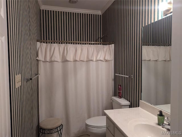 106 Crown Ridge Dr, Selma, AL 36701 - full bath with crown molding, toilet, vanity, and a shower with curtain