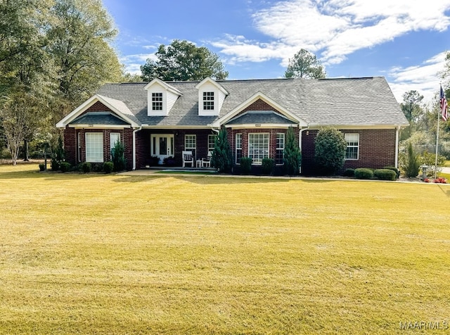 view of front of home featuring a front yard