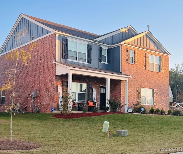 craftsman house featuring covered porch and a front yard