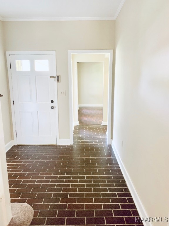 foyer entrance featuring crown molding