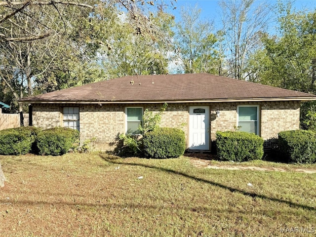 single story home featuring a front lawn