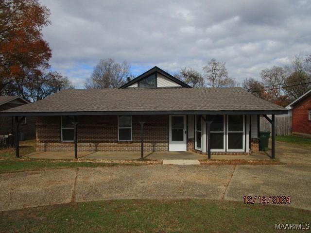 view of front of home