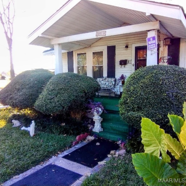 property entrance featuring a porch