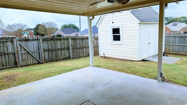 view of patio with ceiling fan