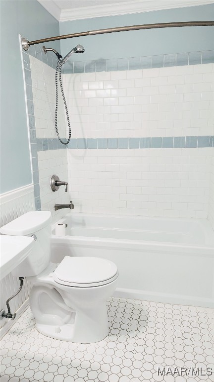 bathroom featuring toilet, tiled shower / bath, and ornamental molding