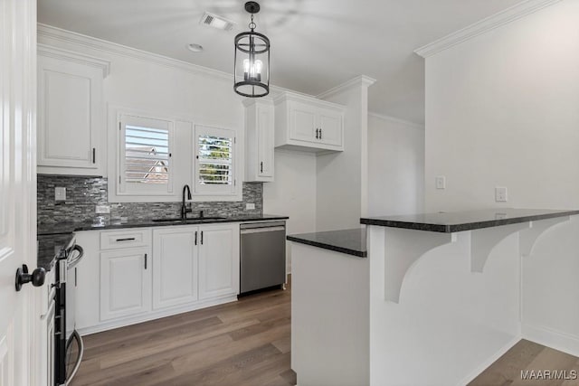 2524 Crenshaw Close Ct S, Montgomery, AL 36106 - kitchen featuring dishwasher, a peninsula, a sink, wood finished floors, and tasteful backsplash