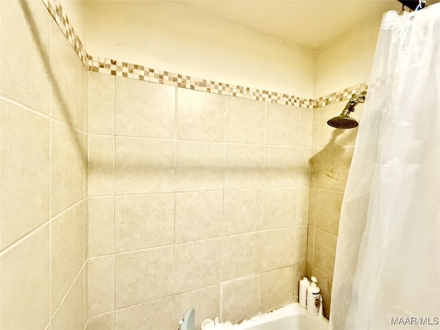 bathroom featuring shower / tub combo with curtain