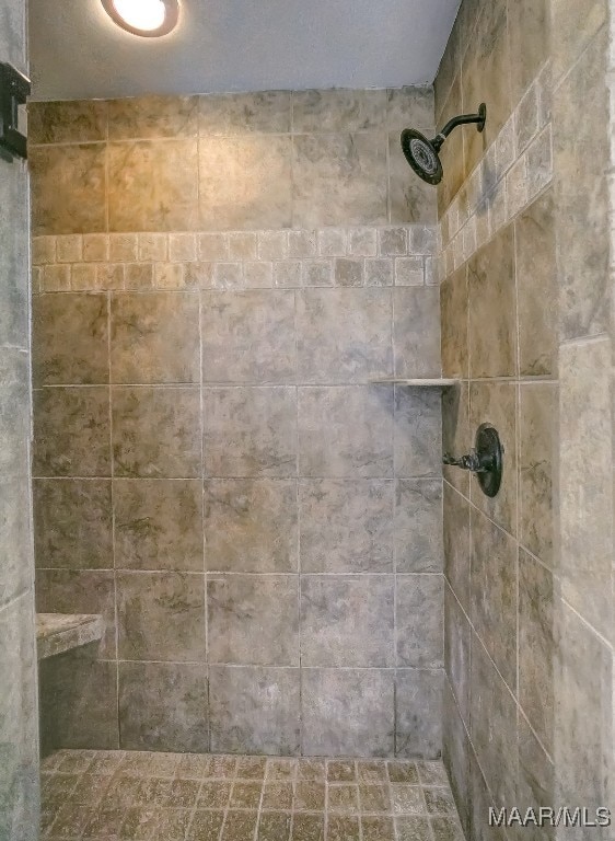 bathroom featuring tiled shower