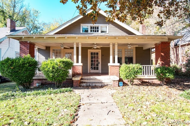 view of front of property with ceiling fan and covered porch