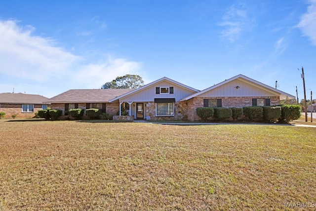 ranch-style home with a front lawn