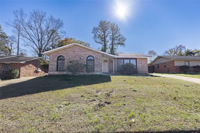 ranch-style house featuring a front lawn