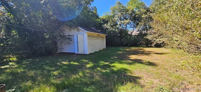 view of yard with a storage shed