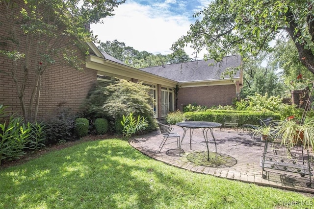 view of yard with a patio area