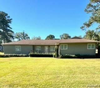 view of front of house with a front lawn