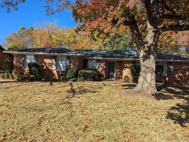 ranch-style house featuring a front lawn