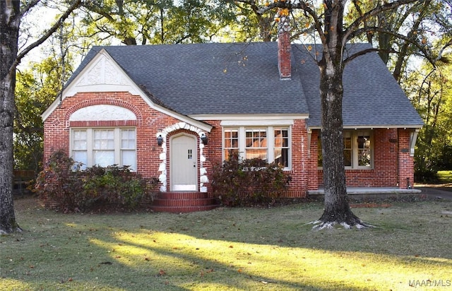 view of front of house featuring a front yard