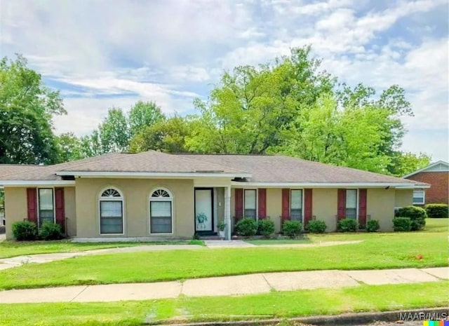 ranch-style home with a front yard