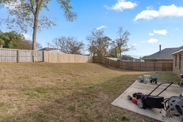 view of yard with a patio