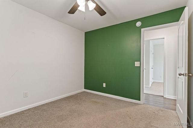 carpeted empty room featuring ceiling fan