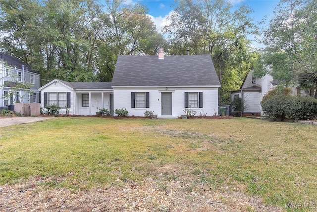 view of front of property with a front lawn