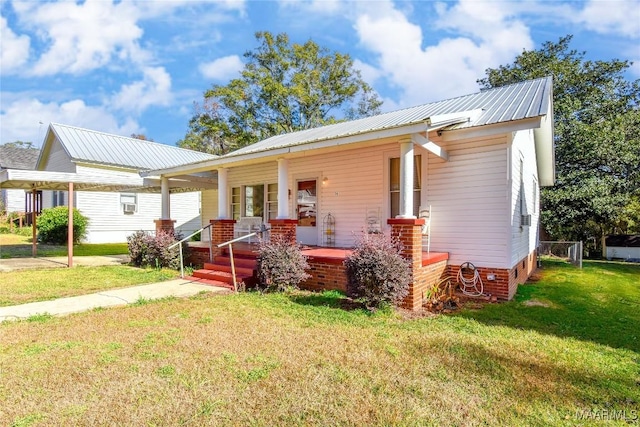 view of front of house with covered porch and a front yard