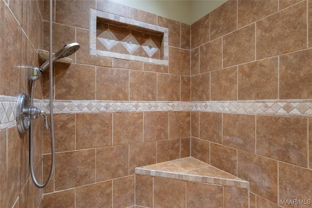 bathroom featuring tiled shower