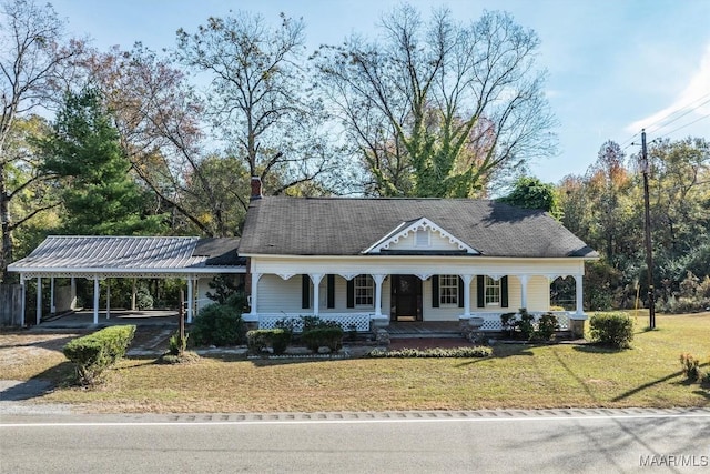 view of front of property with a carport and a front yard