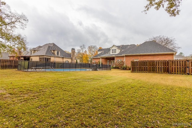 view of yard featuring a fenced in pool