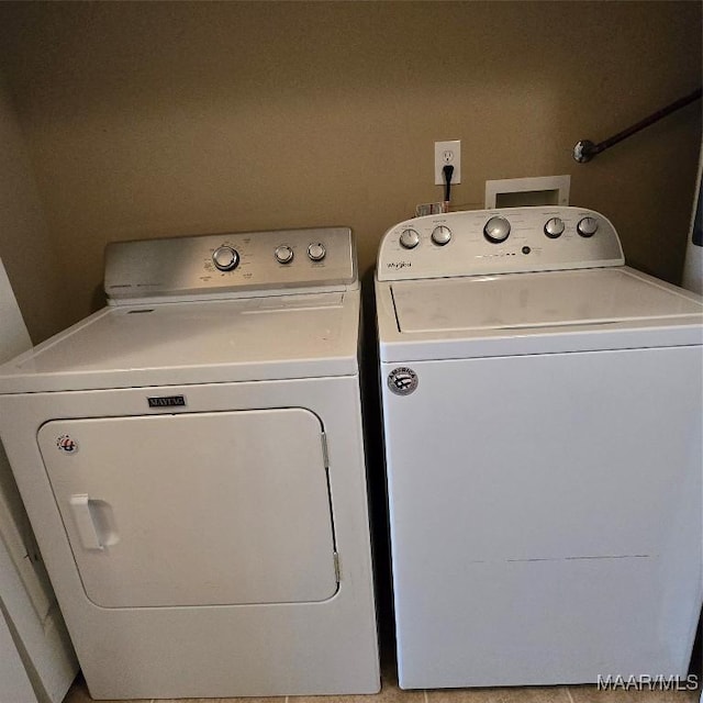 laundry room with washer and clothes dryer